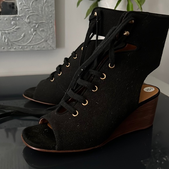 Chloe Shoes - Brand new Chloe sandals made in Italy size 10